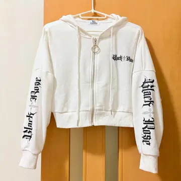 VOLCAN & APHRODITE 화이트 크롭 후드티