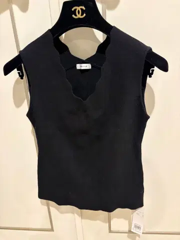 FRAY.ID의 블랙 민소매 니트