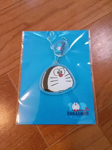 100% 도라에몽 & 프렌즈전 아크릴 2단 키링 오니기리 도라에몽