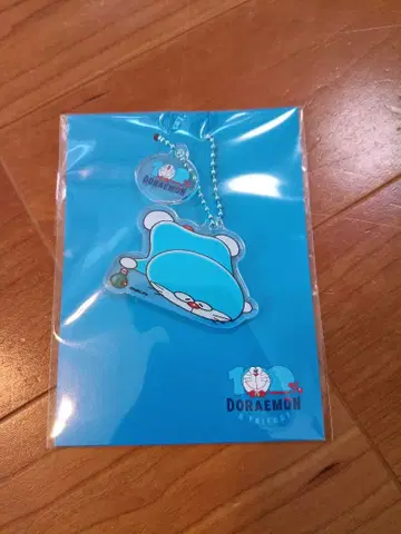 100% 도라에몽 & 프렌즈전 아크릴 2단 키링 산타 인 도라에몽