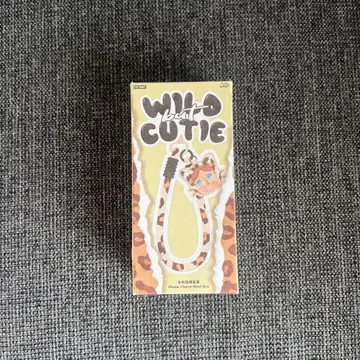 POP MART Wild But Cutie 스트랩 cry baby.