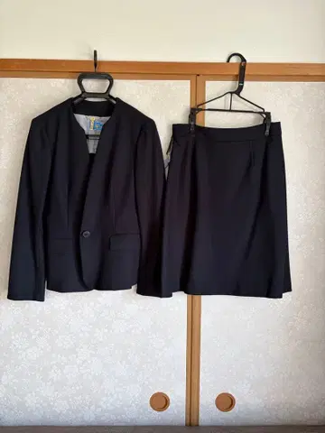 더 수트 컴퍼니 쉬 네이비 스커트 수트