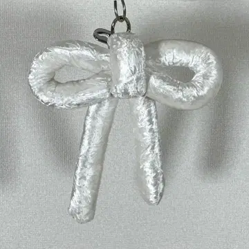 빅 리본 봉제 인형 키링 화이트 벨로아 스트랩