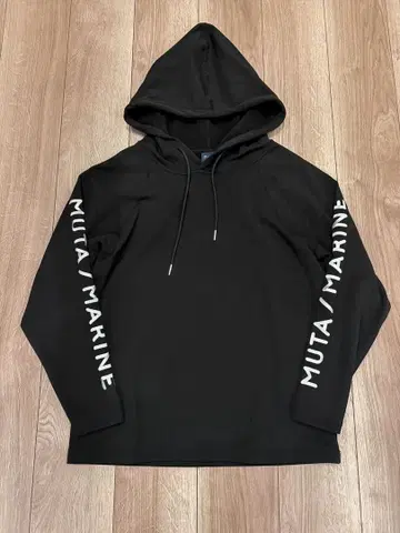 muta MARINE 슬리브 로고 후드티