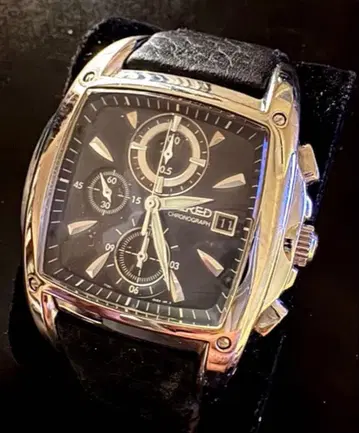 SEIKO 와이어드 스퀘어 사슴벌레 시계