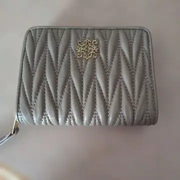 그레이 퀼팅 접이식 지갑