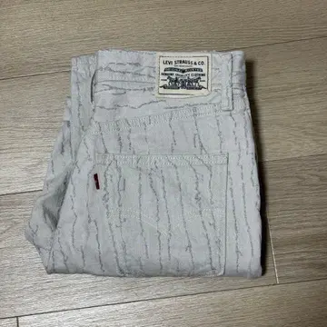 리바이스 70s 하이 스트레이트 올 패턴 데님