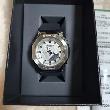 컨디션 최상 G-SHOCK GM-S2110-1A7JF 실버/블랙