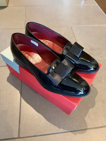 REGAL 오페라 펌프스