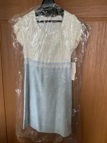 미사용 레스 빠세 아이보리와 스카이블루의 반팔 원피스 정가 26000엔
