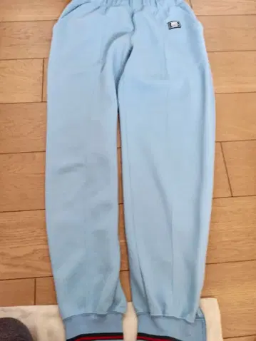 asics 스카이블루 스트라이프 밑단 팬츠