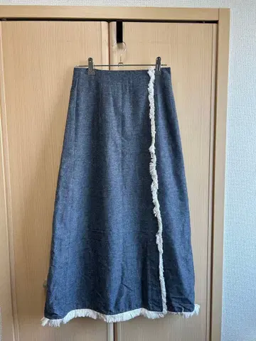 프린지 장식 데님 원단 스커트 willfully