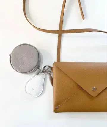 a 아 레터 포쉐트 레터 미니백 26,400엔