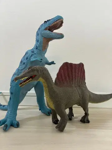 탈보사우루스와 스피노사우루스 세트