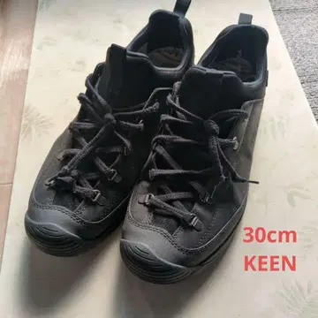 KEEN 블랙 스니커즈