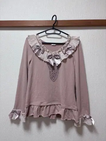 axes femme 긴팔 리본 포함 티셔츠