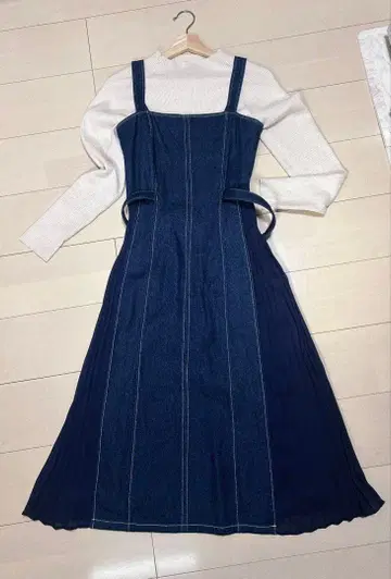 작은 키를 위한 러그 문 데님 원피스