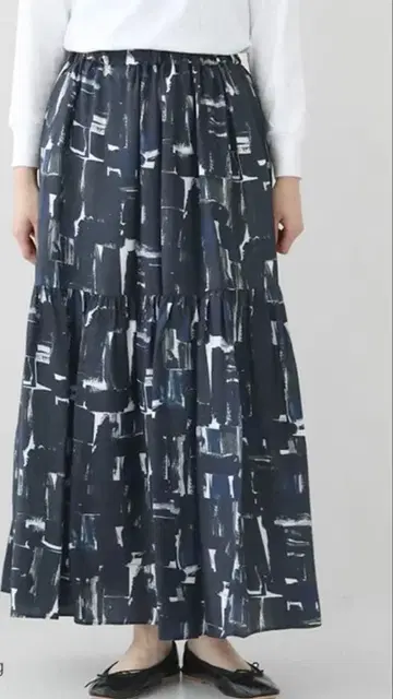 새상품, 미사용! SACRA 브러시 페인팅 스커트