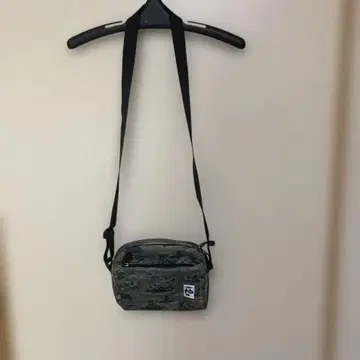 CHUMS 카모 숄더백