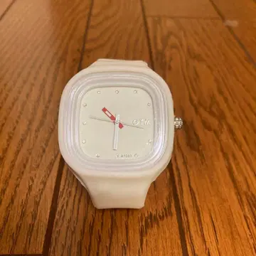 [정크제품] tutuha 화이트 스퀘어형 시계