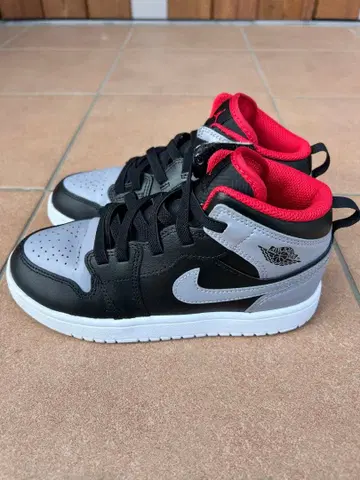 조던 1 MID 블랙/파이어 레드 22cm