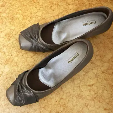 페다라 새상품급 펌프스 5cm 힐 샴페인 골드