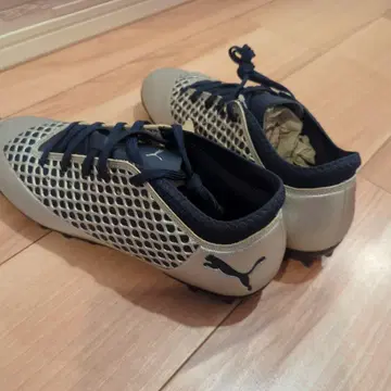 미사용 새상품 Puma 24cm JR 축구화 네이비/실버