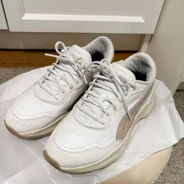 Puma 푸마 화이트 가죽 스니커즈