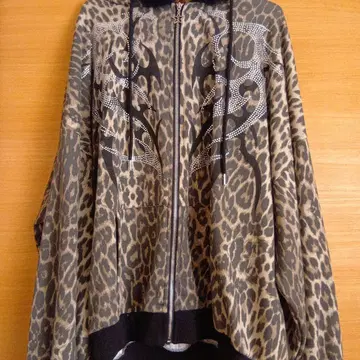 VOLCAN & APHRODITE 레오파드 무늬 고양이 귀 후드티