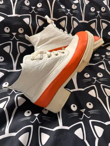 화이트/오렌지 가죽 하이컷 부츠