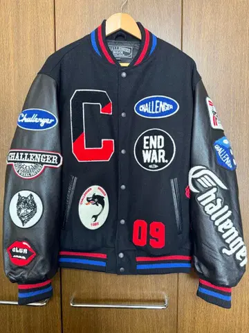 챌린저 15주년 한정판 바시티 자켓 L 사이즈