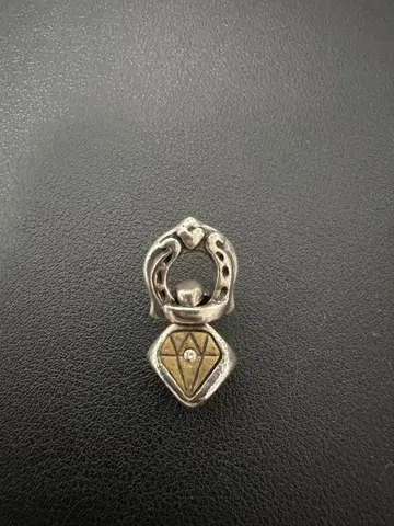 갱스터빌 x 가르시아 다이스 목걸이 탑