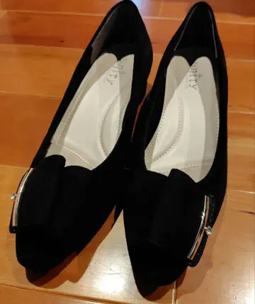 unity 블랙 스웨이드 펌프스