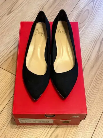 블랙 스웨이드 느낌 스틸레토 펌프스