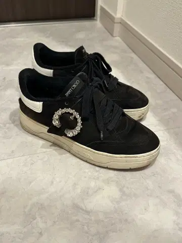 JIMMY CHOO 블랙 스웨이드 스니커즈