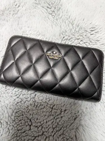 케이트 스페이드 퀼팅 장지갑 블랙 라운드 지퍼