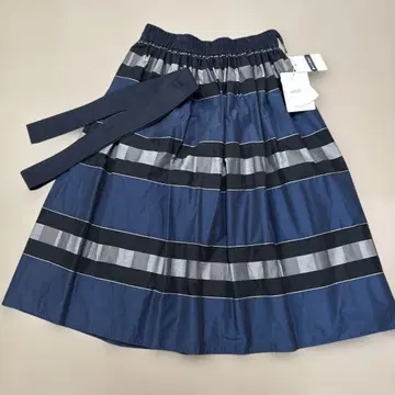 택 포함 새상품 M's Gracy 네이비 스트라이프 플레어 스커트 40