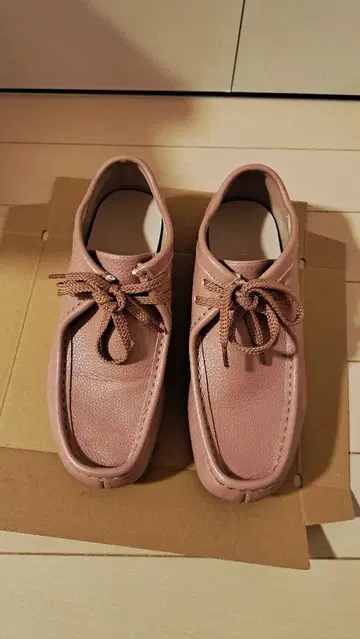 모카신 왈라비 푸른빛 핑크 인조 가죽