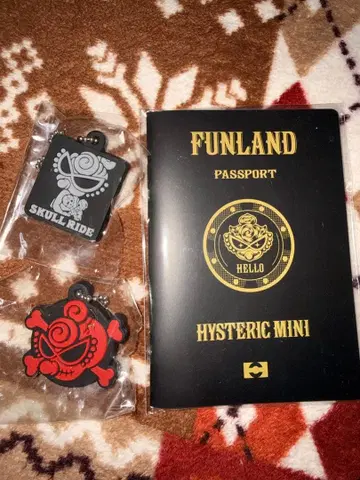 HYSTERIC MINI FUNLAND 여권과 키링 세트