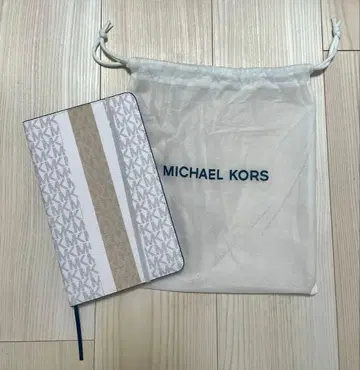 마이클코어스 수첩형 노트