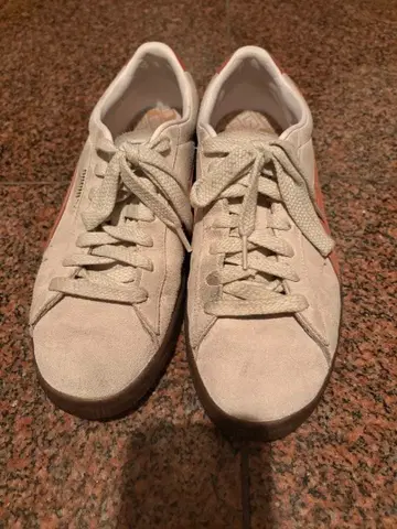 Puma 스웨이드 로우컷 스니커즈 화이트/오렌지