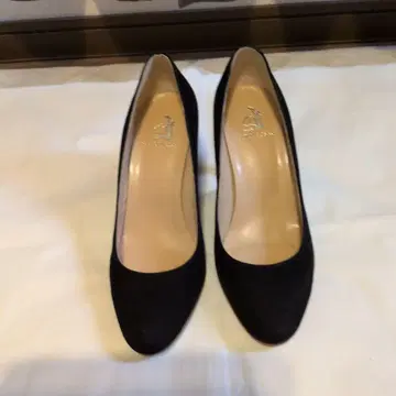 BOUTIQUE OSAKI 블랙 스웨이드 하이힐