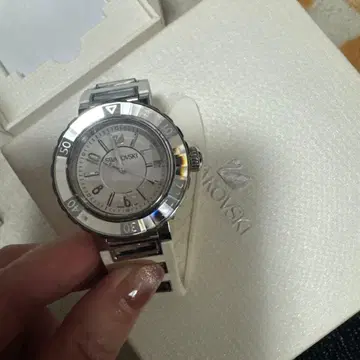 SWAROVSKI 쿼츠 손목시계 화이트
