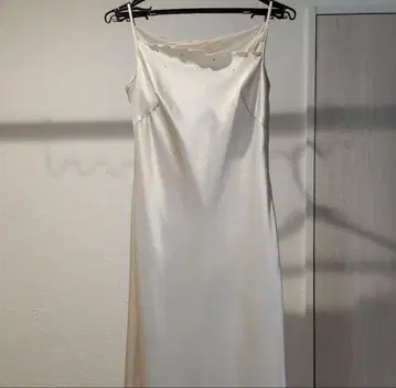 쥬네비비안 아이보리 비즈 장식 슬립 드레스