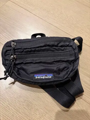 Patagonia 바디백 블랙