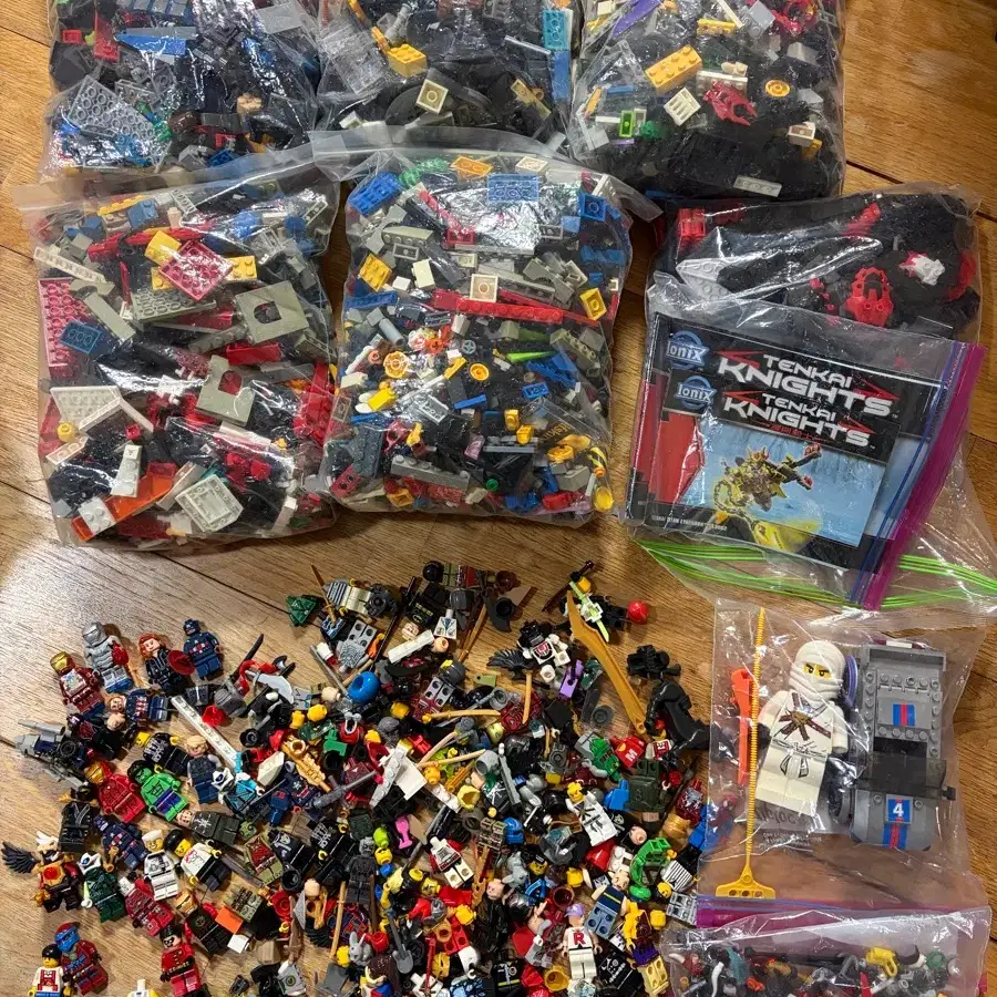 Lego 75240 disassembled bulk on Bunjang Global Site.