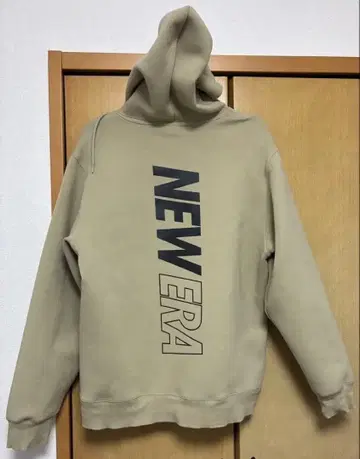 [ NEW ERA ] 뉴에라 베이지 풀오버 후드티 백 로고