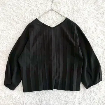 Kastane 카스타네 볼륨 슬리브 상의 블랙 고급스러운 깔끔한