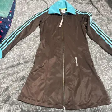 adidas 집업 원피스 저리 새상품급 L 브라운 x 블루 라인