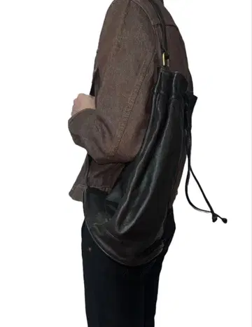 Vintage black leather boxer bag